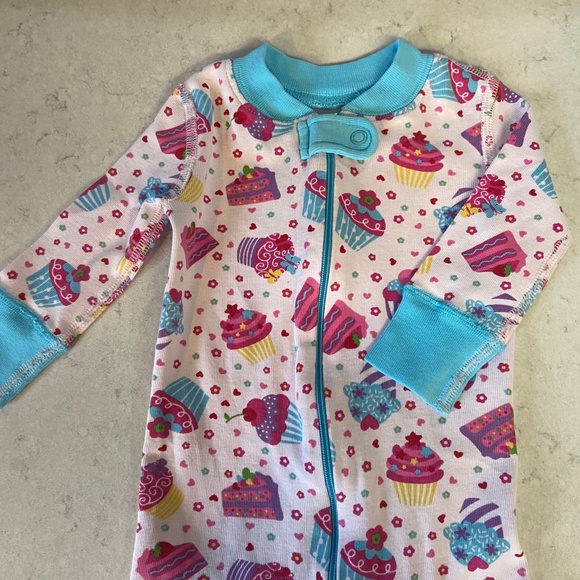Hanna Andersson Sleeper Pajamas Cupcakes 🧁 6-9m - Picture 10 of 10